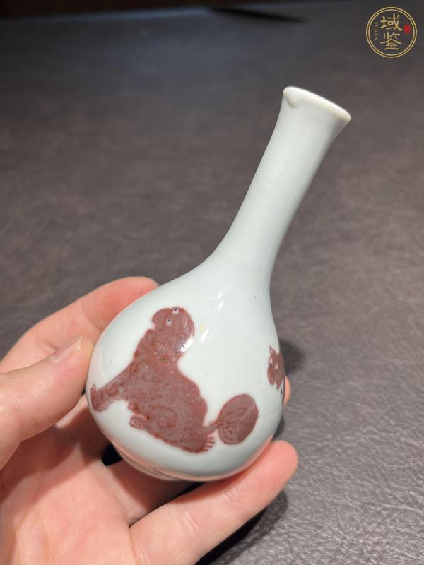 古玩陶瓷瑞獸紋錐把瓶真品鑒賞圖
