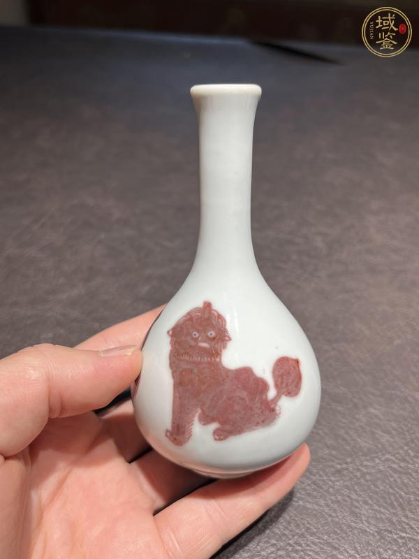 古玩陶瓷瑞獸紋錐把瓶真品鑒賞圖