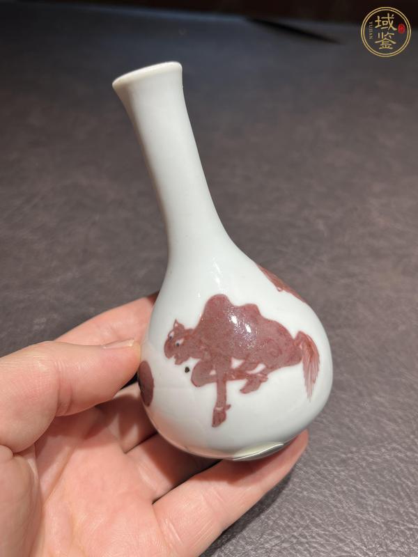 古玩陶瓷瑞獸紋錐把瓶真品鑒賞圖