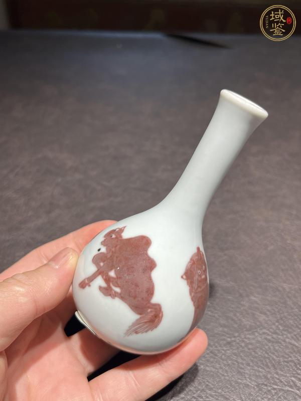 古玩陶瓷瑞獸紋錐把瓶真品鑒賞圖