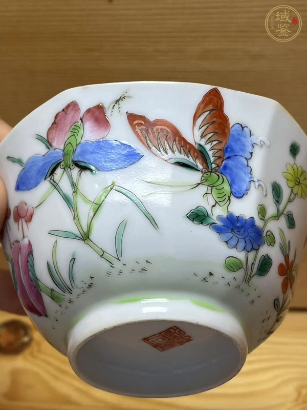 古玩陶瓷粉彩花卉碗真品鑒賞圖