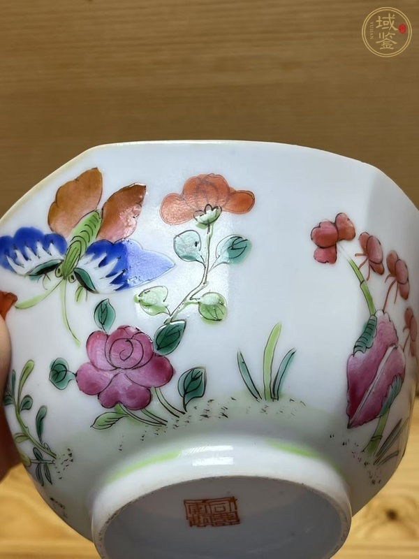 古玩陶瓷粉彩花卉碗真品鑒賞圖
