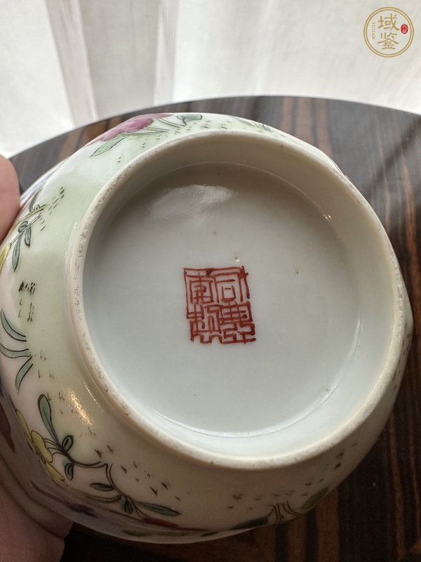 古玩陶瓷粉彩花卉碗真品鑒賞圖
