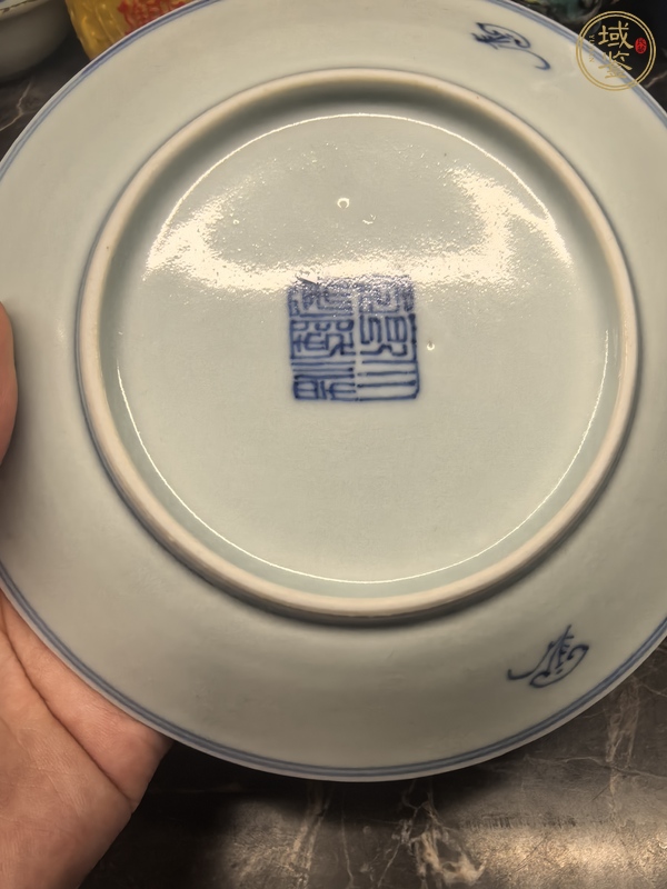 古玩陶瓷青花纏枝蓮紋盤（復窯）真品鑒賞圖