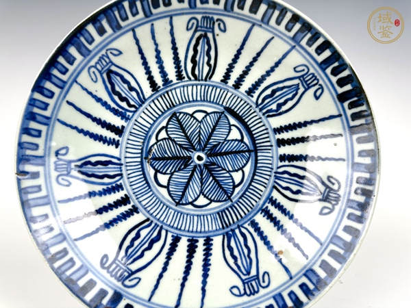 古玩陶瓷清早期·青花幾何蓮瓣紋盤真品鑒賞圖