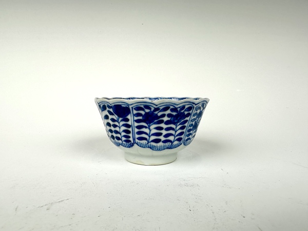 古玩陶瓷清光緒·青花花卉杯子拍賣，當(dāng)前價(jià)格0元