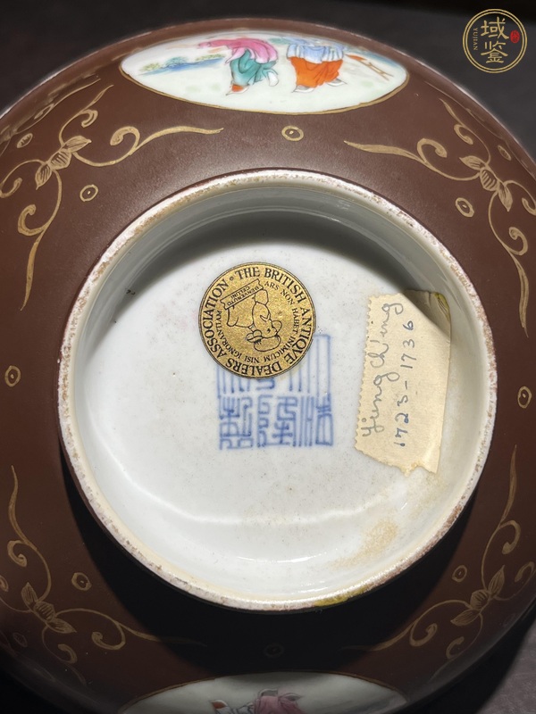 古玩陶瓷醬釉描金開窗粉彩人物碗真品鑒賞圖