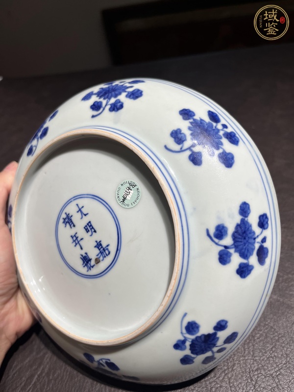 古玩陶瓷青花花卉紋盤真品鑒賞圖