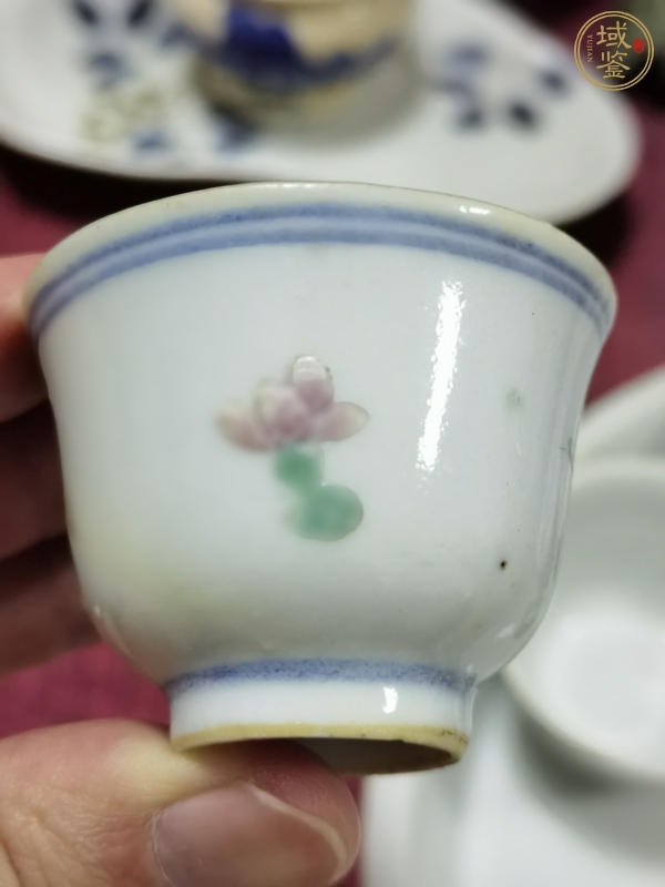 古玩陶瓷花卉紋粉彩杯真品鑒賞圖