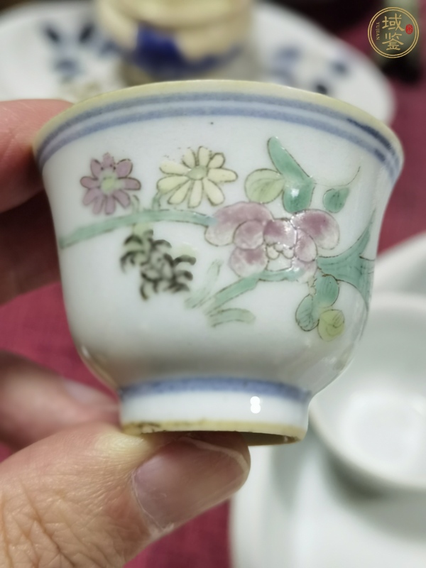 古玩陶瓷花卉紋粉彩杯真品鑒賞圖