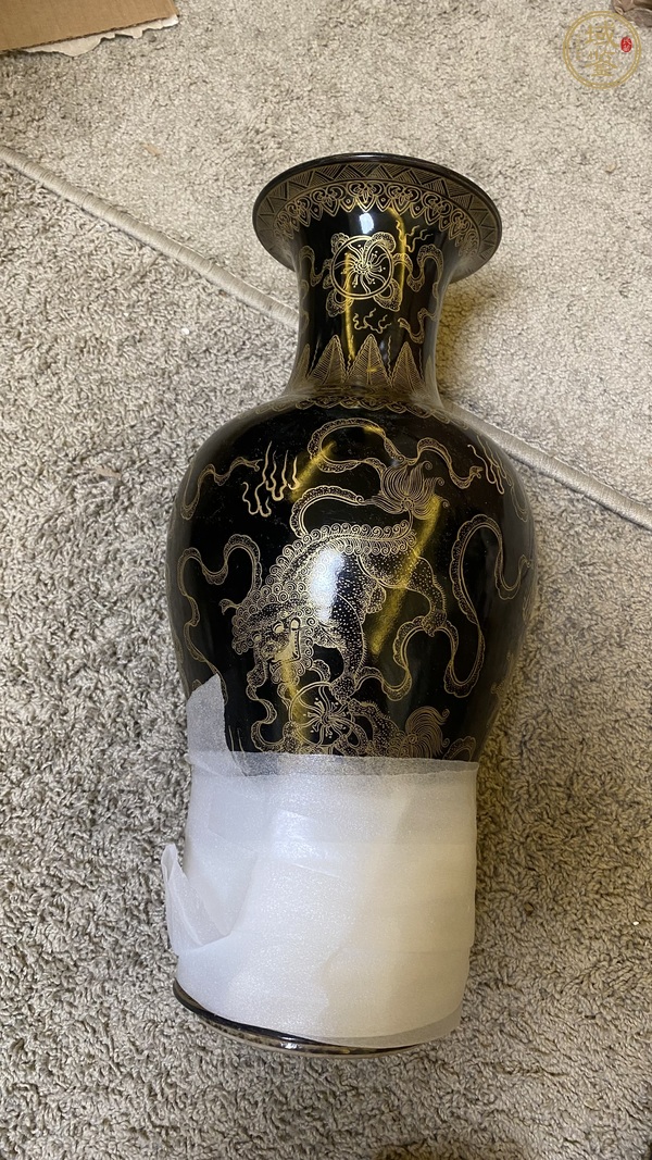 古玩陶瓷烏金釉描金獅子銹球紋觀音瓶真品鑒賞圖