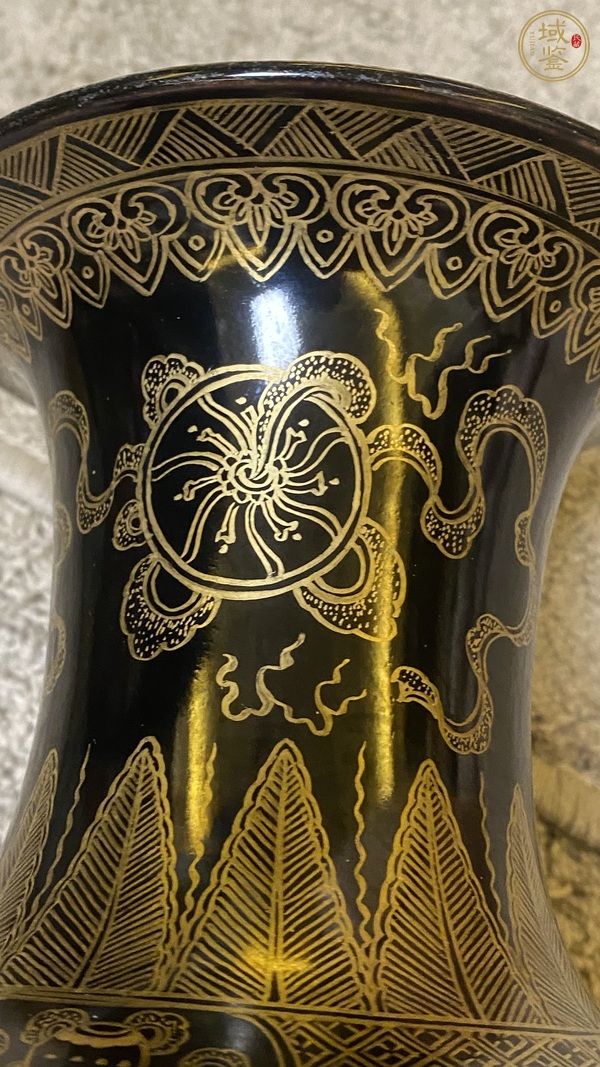 古玩陶瓷烏金釉描金獅子銹球紋觀音瓶真品鑒賞圖