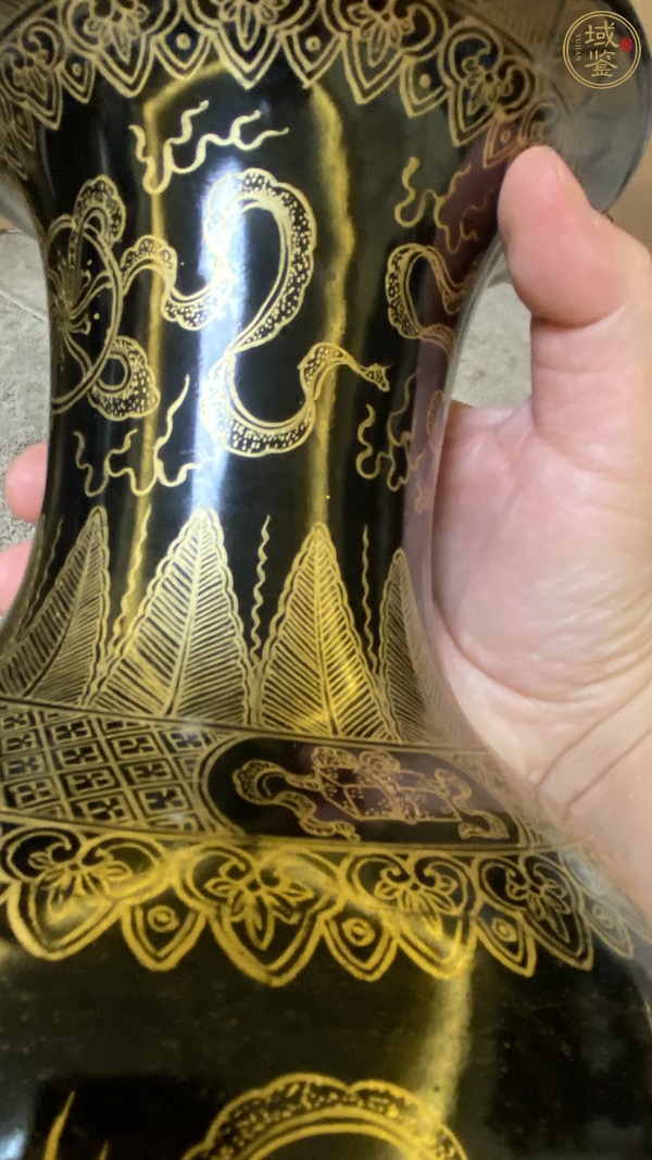 古玩陶瓷烏金釉描金獅子銹球紋觀音瓶真品鑒賞圖