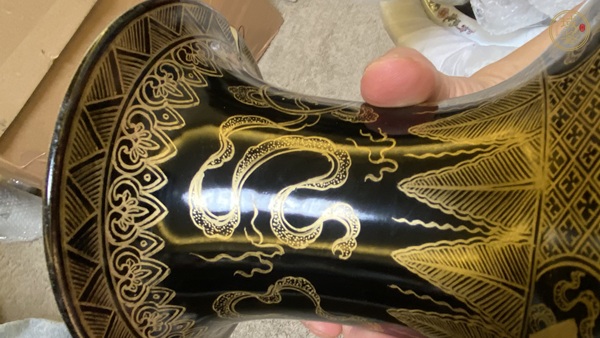 古玩陶瓷烏金釉描金獅子銹球紋觀音瓶真品鑒賞圖
