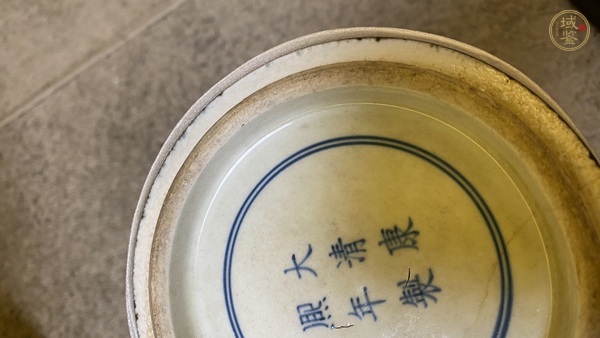 古玩陶瓷烏金釉描金獅子銹球紋觀音瓶真品鑒賞圖