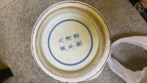 古玩陶瓷烏金釉描金獅子銹球紋觀音瓶真品鑒賞圖