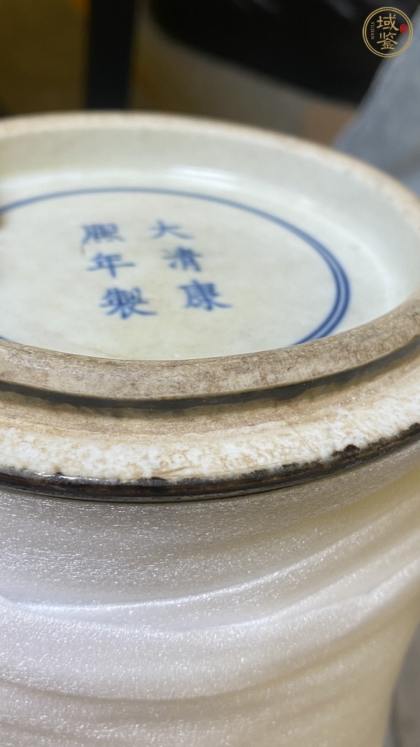 古玩陶瓷烏金釉描金獅子銹球紋觀音瓶真品鑒賞圖
