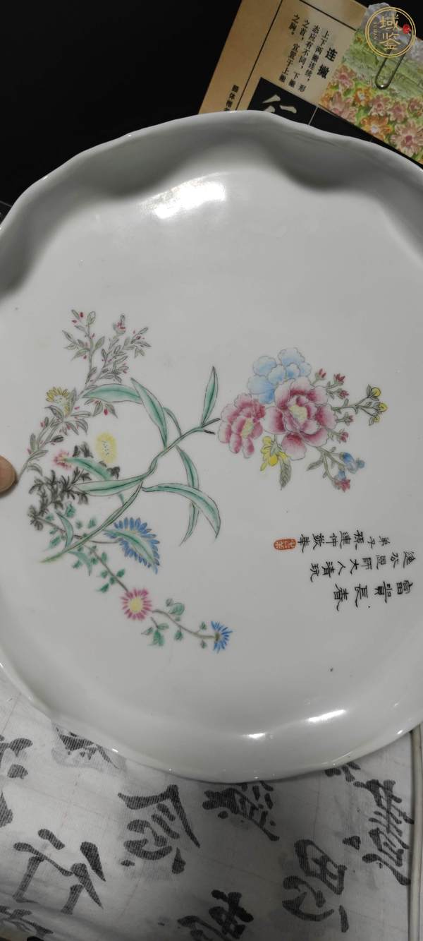 古玩陶瓷粉彩花卉盤(pán)真品鑒賞圖