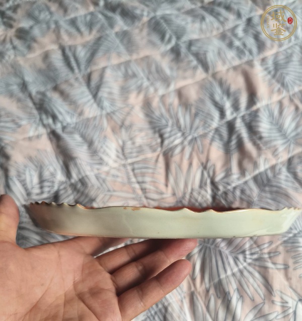 古玩陶瓷珊瑚紅描金印章紋茶盤真品鑒賞圖