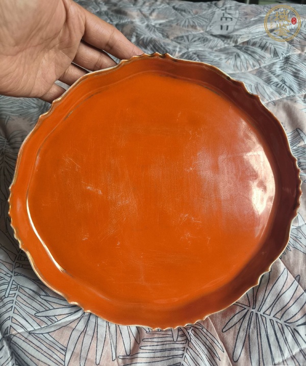 古玩陶瓷珊瑚紅描金印章紋茶盤真品鑒賞圖