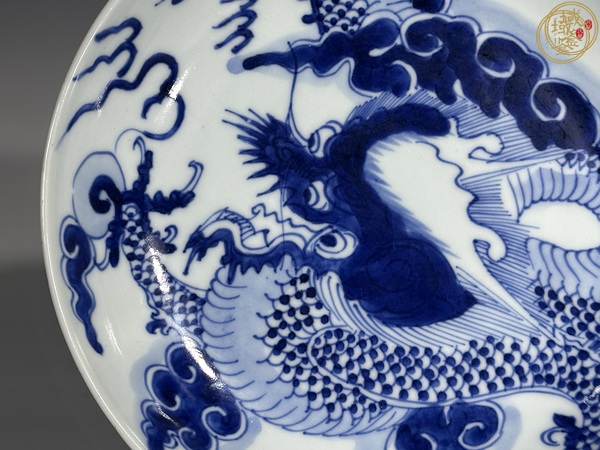 古玩陶瓷青花過墻龍紋盤真品鑒賞圖