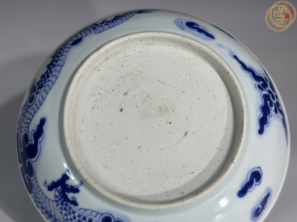 古玩陶瓷青花過墻龍紋盤真品鑒賞圖