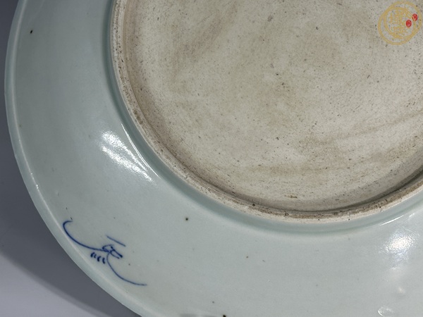 古玩陶瓷清中期青花釉里紅魚(yú)盤真品鑒賞圖