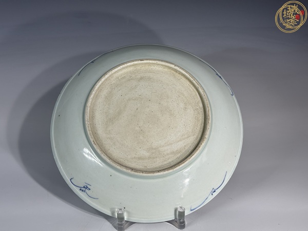 古玩陶瓷清中期青花釉里紅魚(yú)盤真品鑒賞圖