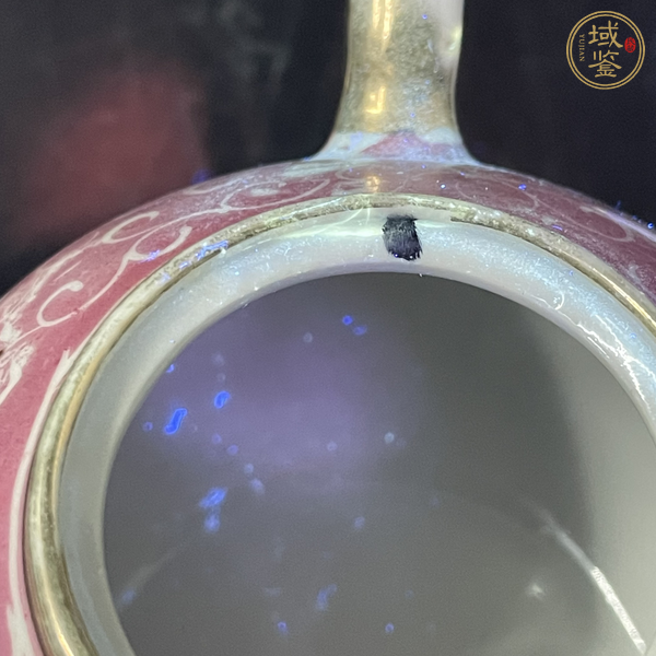 古玩陶瓷胭脂紅留白花卉紋壺真品鑒賞圖