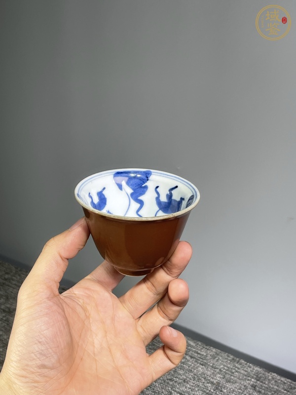 古玩陶瓷內(nèi)青花金玉滿堂外紫金釉仰鐘杯真品鑒賞圖