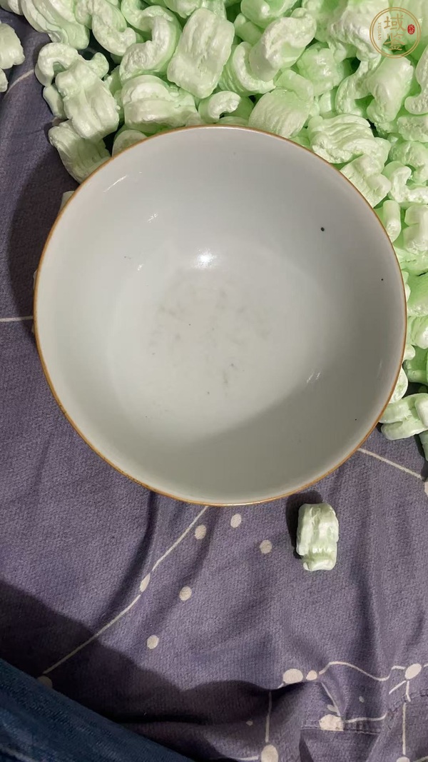 古玩黃釉地紅綠彩皮球花碗真品鑒賞圖