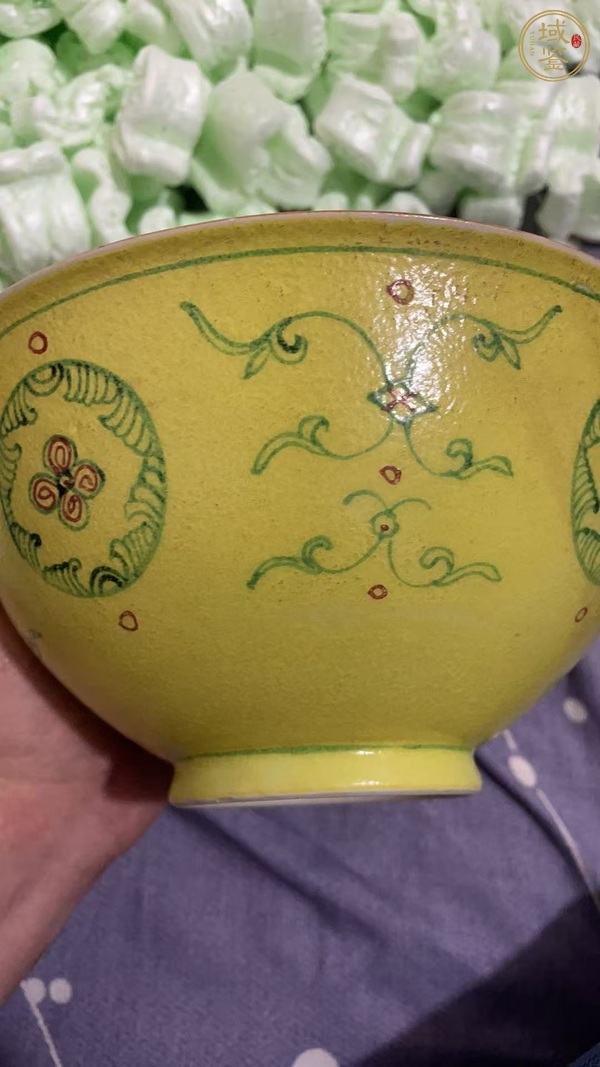古玩陶瓷黃釉地紅綠彩皮球花碗真品鑒賞圖