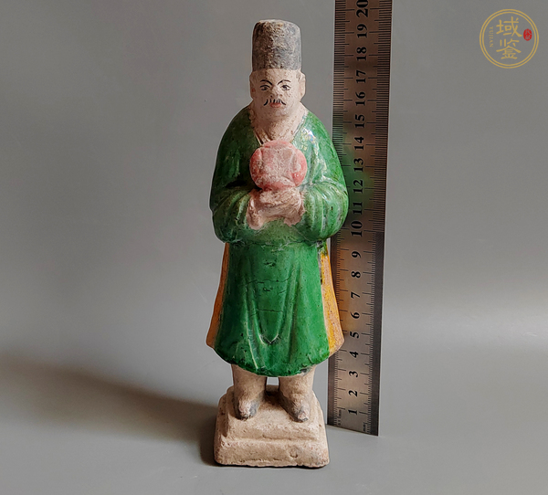 古玩陶瓷明三彩人物俑真品鑒賞圖