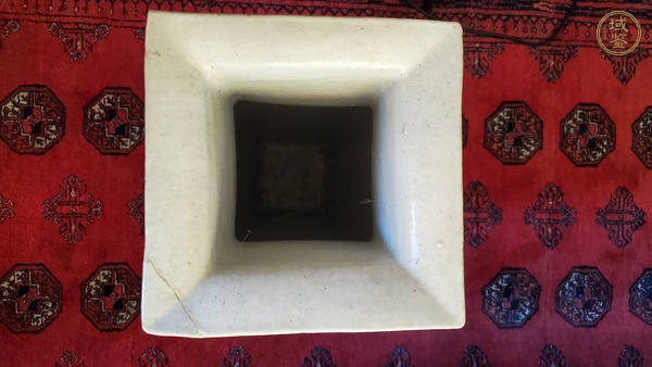 古玩陶瓷粉彩群仙圖四方瓶真品鑒賞圖