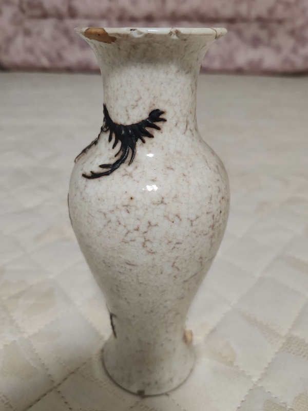 古玩陶瓷哥釉***貼塑花卉紋觀音瓶拍賣,當前價格0元