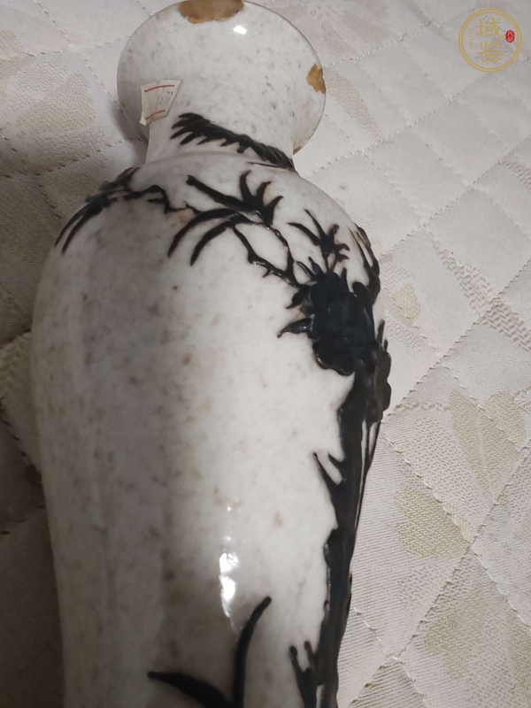 古玩陶瓷哥釉鐵骨泥貼塑花卉紋觀音瓶真品鑒賞圖