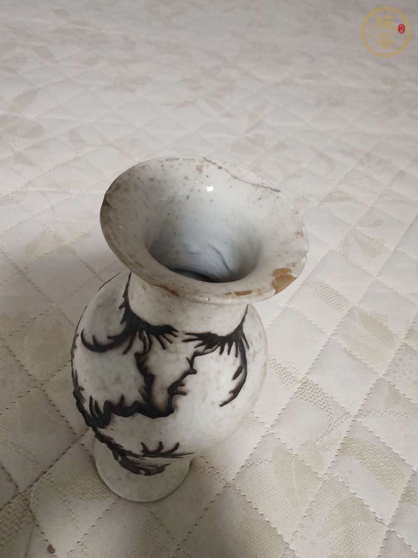 古玩陶瓷哥釉鐵骨泥貼塑花卉紋觀音瓶真品鑒賞圖