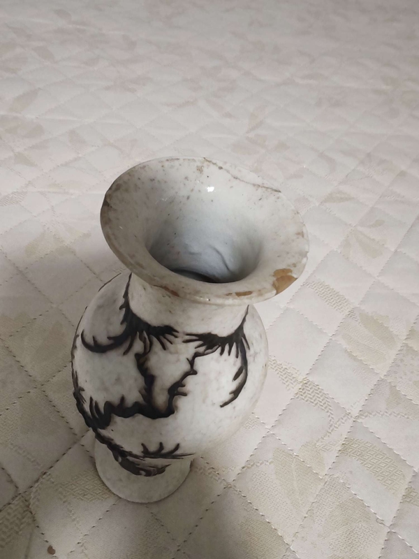古玩陶瓷哥釉***貼塑花卉紋觀音瓶拍賣，當(dāng)前價(jià)格0元