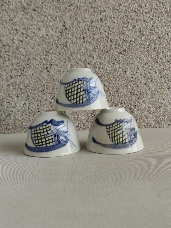 古玩轉(zhuǎn)賣釉下彩魚藻紋杯拍賣，當前價格1388元