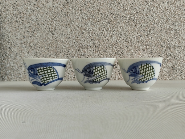 古玩陶瓷釉下彩魚藻紋杯拍賣，當(dāng)前價格298元