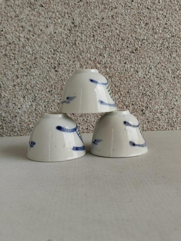 古玩陶瓷釉下彩魚藻紋杯拍賣，當(dāng)前價格298元