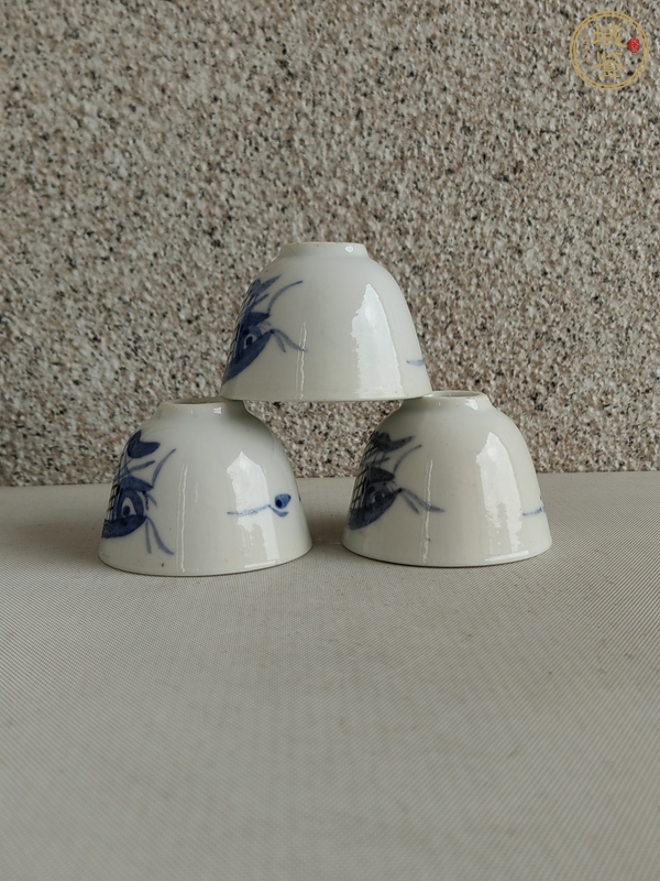 古玩陶瓷釉下彩魚藻紋杯真品鑒賞圖