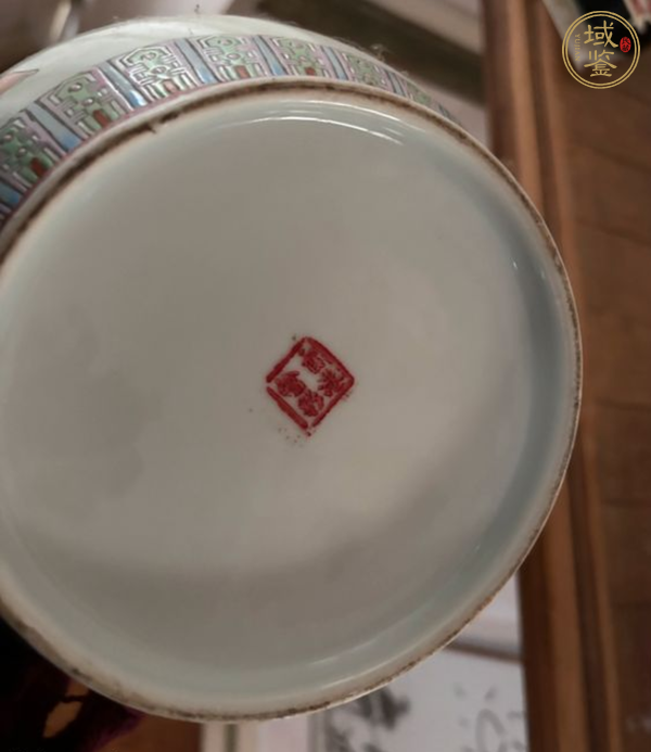 古玩陶瓷人物紋粉彩燈籠瓶真品鑒賞圖