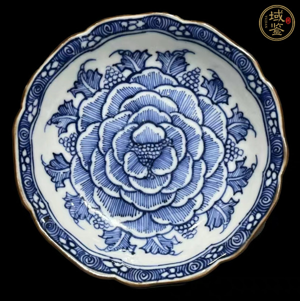 古玩陶瓷花卉紋青花盤真品鑒賞圖