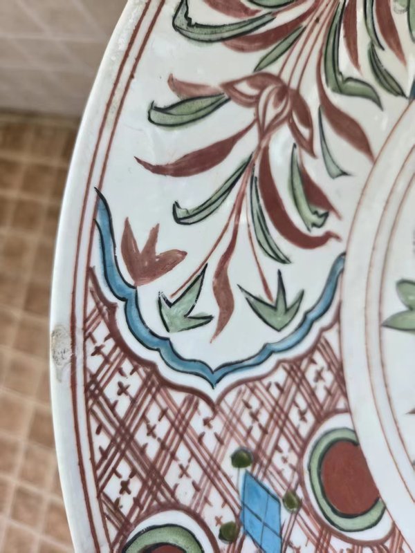 古玩陶瓷眀代晚期特大紅綠彩鳳凰花卉紋盤拍賣，當(dāng)前價(jià)格14000元