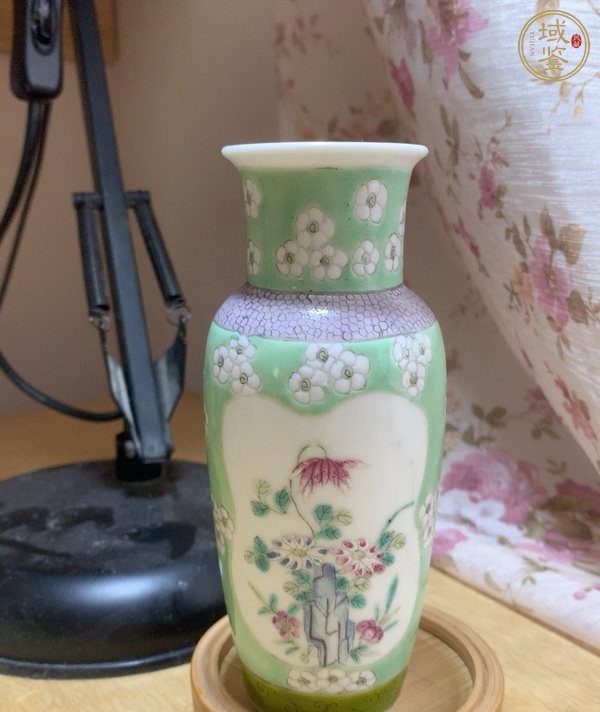 古玩陶瓷蘋(píng)果綠開(kāi)光花卉紋棒槌瓶真品鑒賞圖