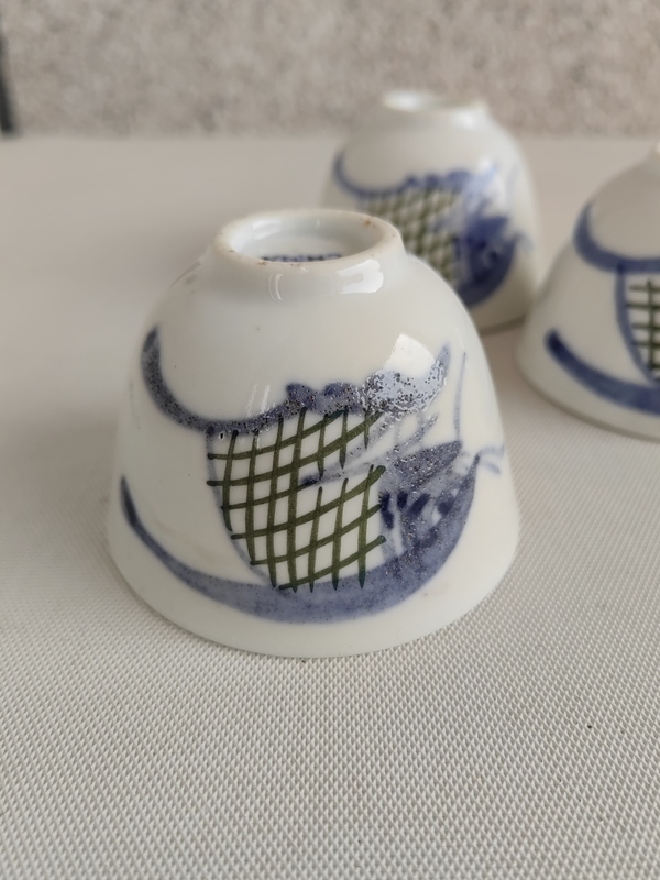 古玩陶瓷釉下彩魚藻紋杯拍賣,當前價格260元