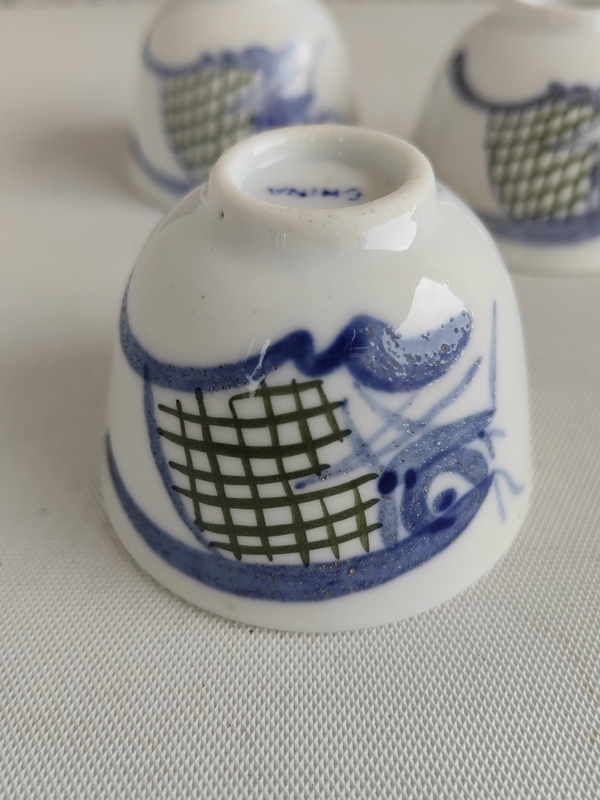 古玩陶瓷釉下彩魚藻紋杯拍賣,當前價格260元