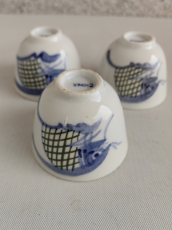 古玩陶瓷釉下彩魚藻紋杯拍賣，當(dāng)前價格260元