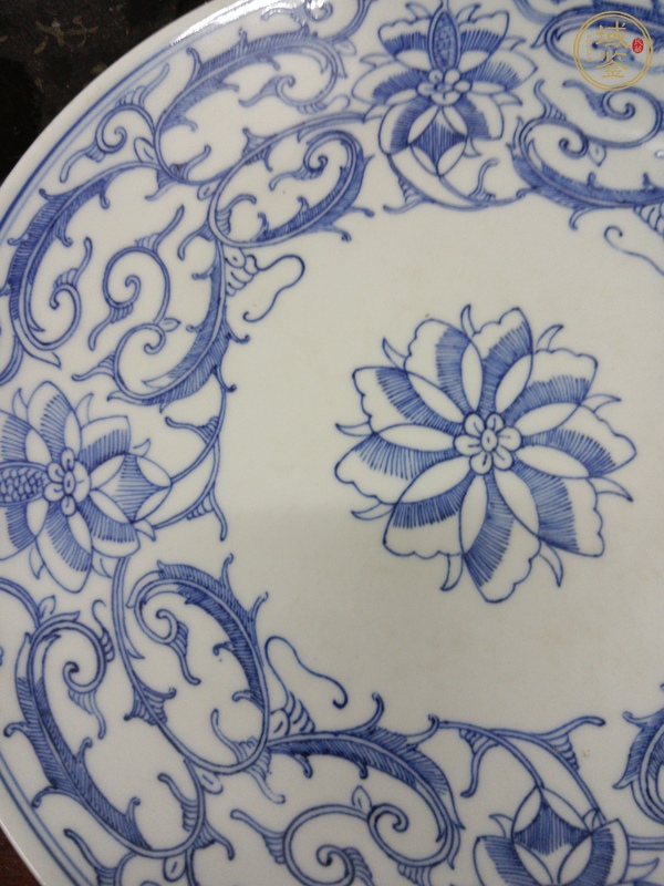 古玩陶瓷青花淡描花卉紋盤真品鑒賞圖